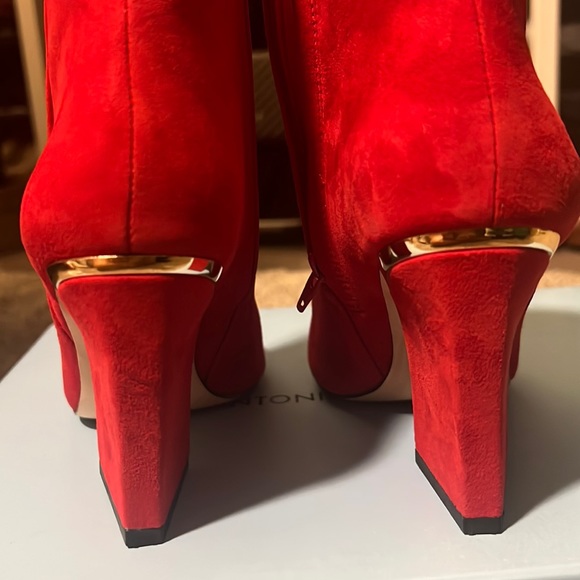 Antonio Melani Size: 5M red leather booties with gold on heel - Picture 4 of 6